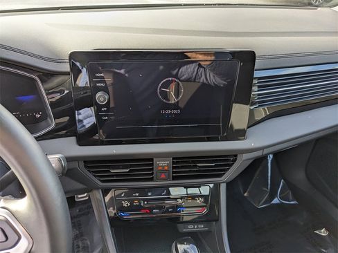 Certified 2025 Volkswagen Jetta Sport image 21