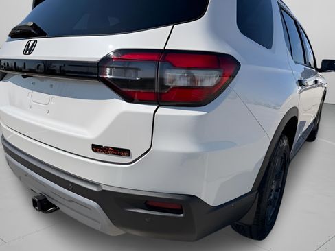 Certified 2024 Honda Pilot TrailSport image 33