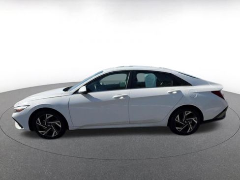 Used 2025 Hyundai Elantra Limited image 9