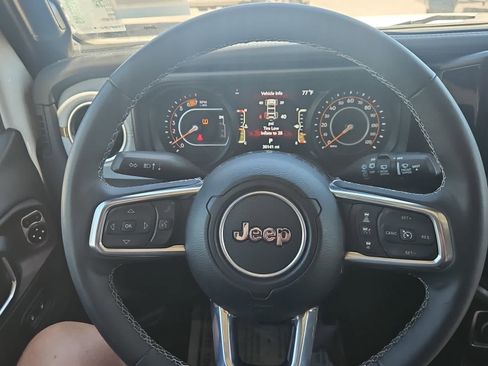 Used 2025 Jeep Wrangler Unlimited Sahara AWD/4WD image 15
