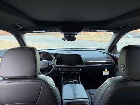 New 2026 Chevrolet Traverse RS image 5