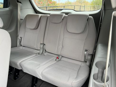 Used 2016 Kia Sedona LX w/ LX Convenience Package FWD image 9