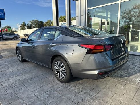 Used 2024 Nissan Altima 2.5 SV image 4