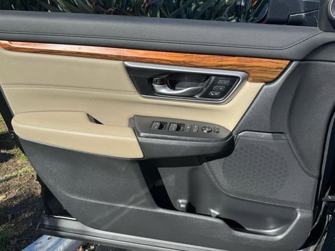 Used 2018 Honda CR-V Touring image 17