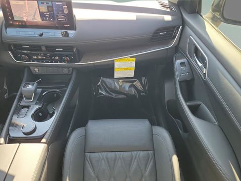 New 2026 Nissan Rogue Platinum image 11