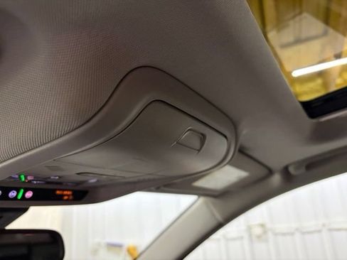 Used 2023 Chevrolet Equinox Premier AWD/4WD image 80