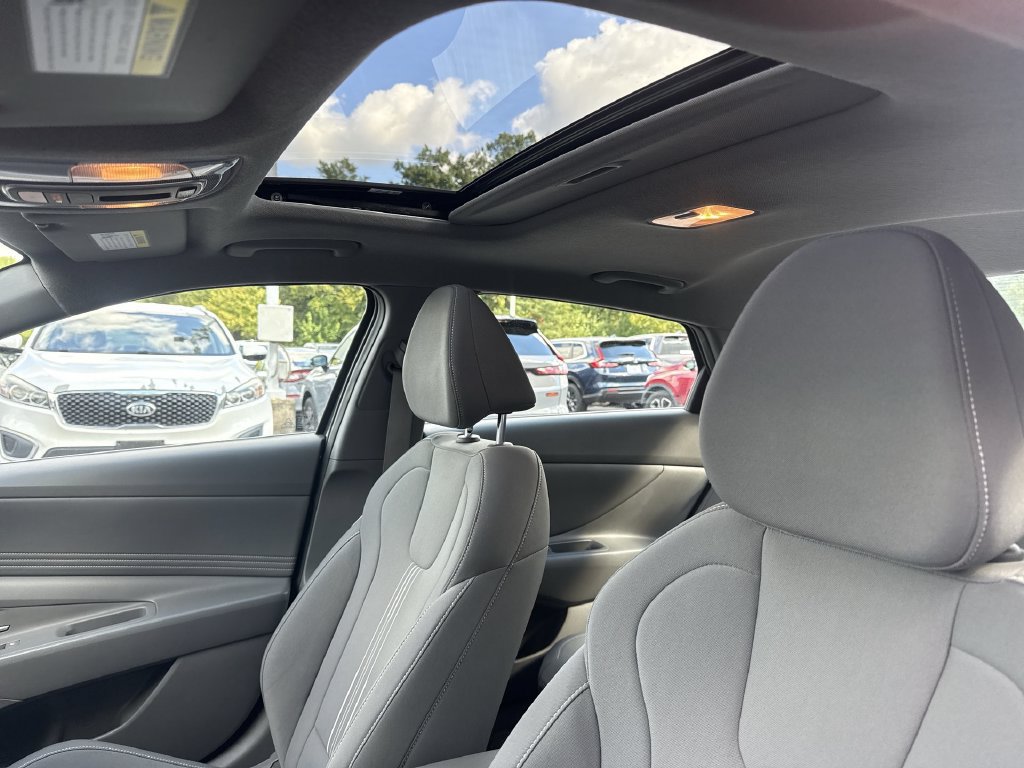 Used 2024 Hyundai Elantra SEL w/ Convenience Package FWD image 16