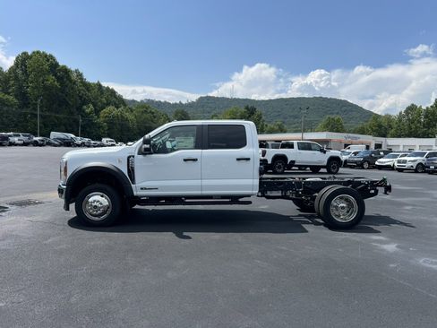 New 2025 Ford F450 XL w/ XL Chrome Package image 8
