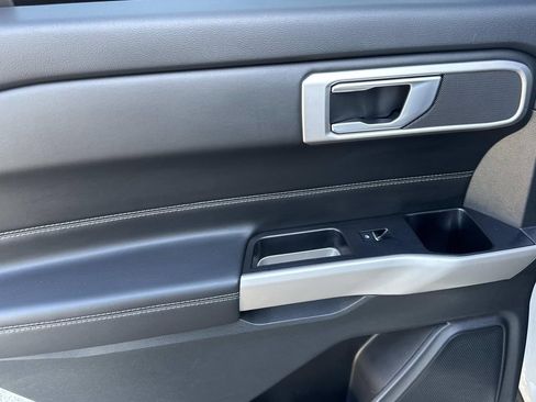 Used 2023 Ford Explorer XLT image 13