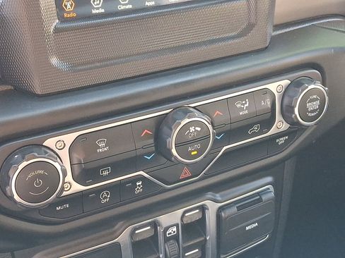 Used 2021 Jeep Wrangler Unlimited Willys image 16