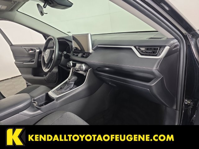 Used 2025 Toyota RAV4 XLE AWD/4WD image 28