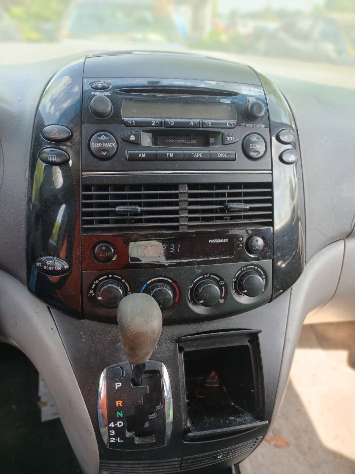 Used 2005 Toyota Sienna LE w/ LE Pkg 8 FWD image 15