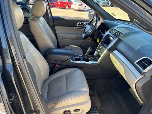 Used 2013 Ford Explorer XLT image 19