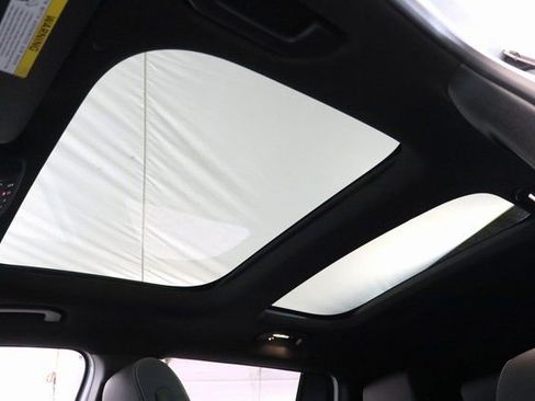 Used 2023 Mercedes-Benz GLB 250 4MATIC image 9