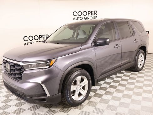 Used 2023 Honda Pilot LX image 9