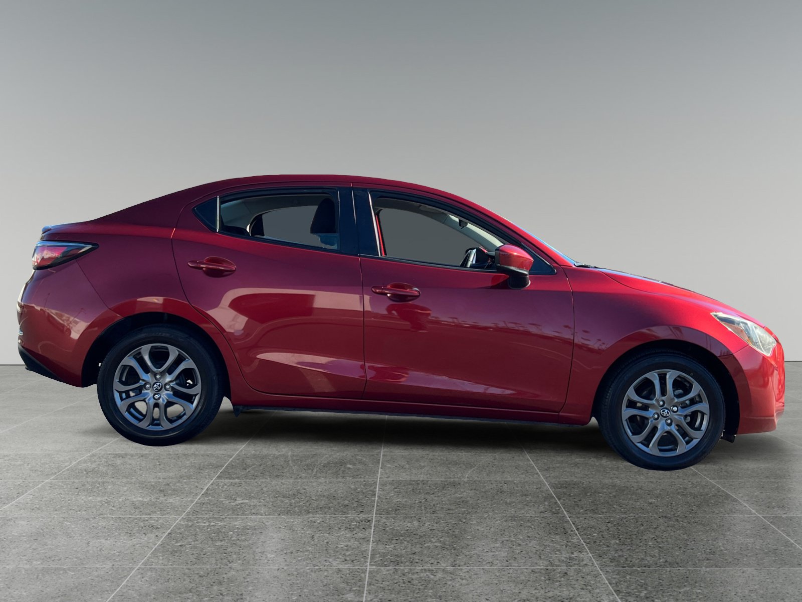 Used 2020 Toyota Yaris L FWD image 6