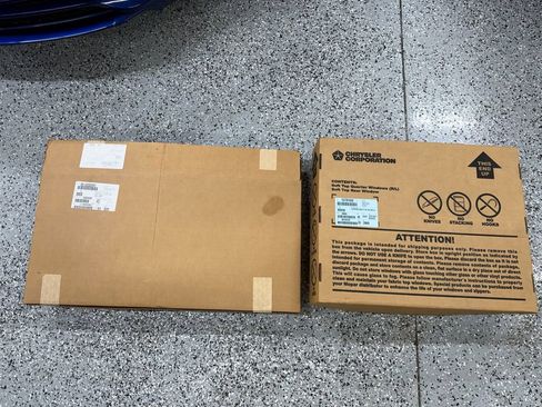 Used 2018 Jeep Wrangler Unlimited Sahara w/ Dual Top Group image 28