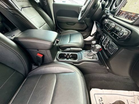 Used 2023 Jeep Wrangler Unlimited Sahara w/ Cold Weather Group AWD/4WD image 33