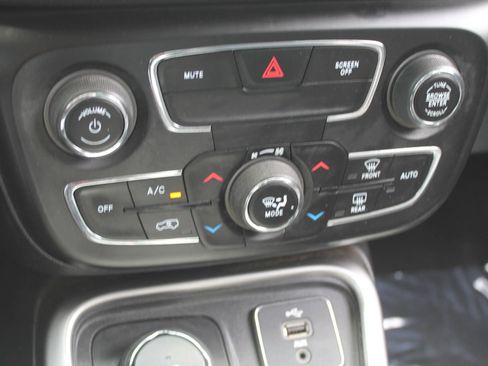 Used 2018 Jeep Compass Latitude w/ Popular Equipment Group AWD/4WD image 34