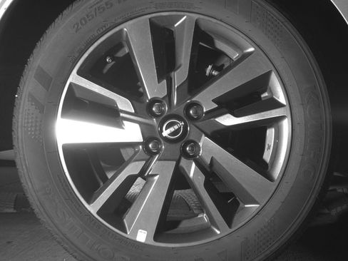 Used 2025 Nissan Versa SV FWD image 15