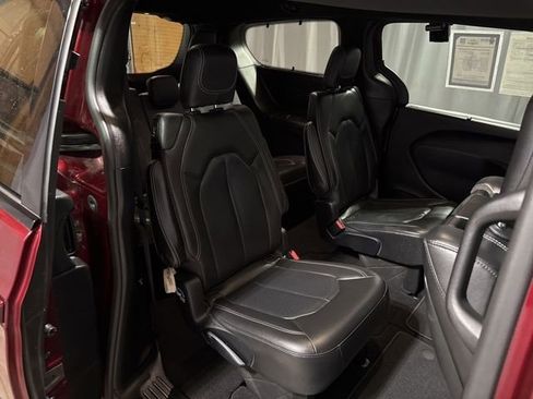 Used 2019 Chrysler Pacifica Touring-L Plus w/ Advanced Safetytec Group FWD image 36