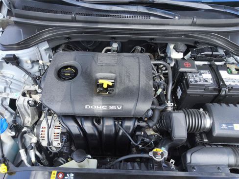 Used 2017 Hyundai Elantra Limited w/ Limited Tech Package 04 FWD image 13