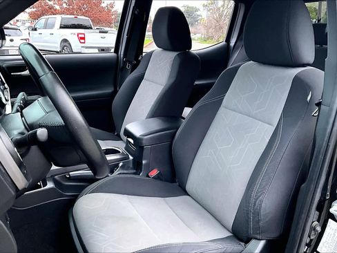 Certified 2022 Toyota Tacoma TRD Off-Road image 7