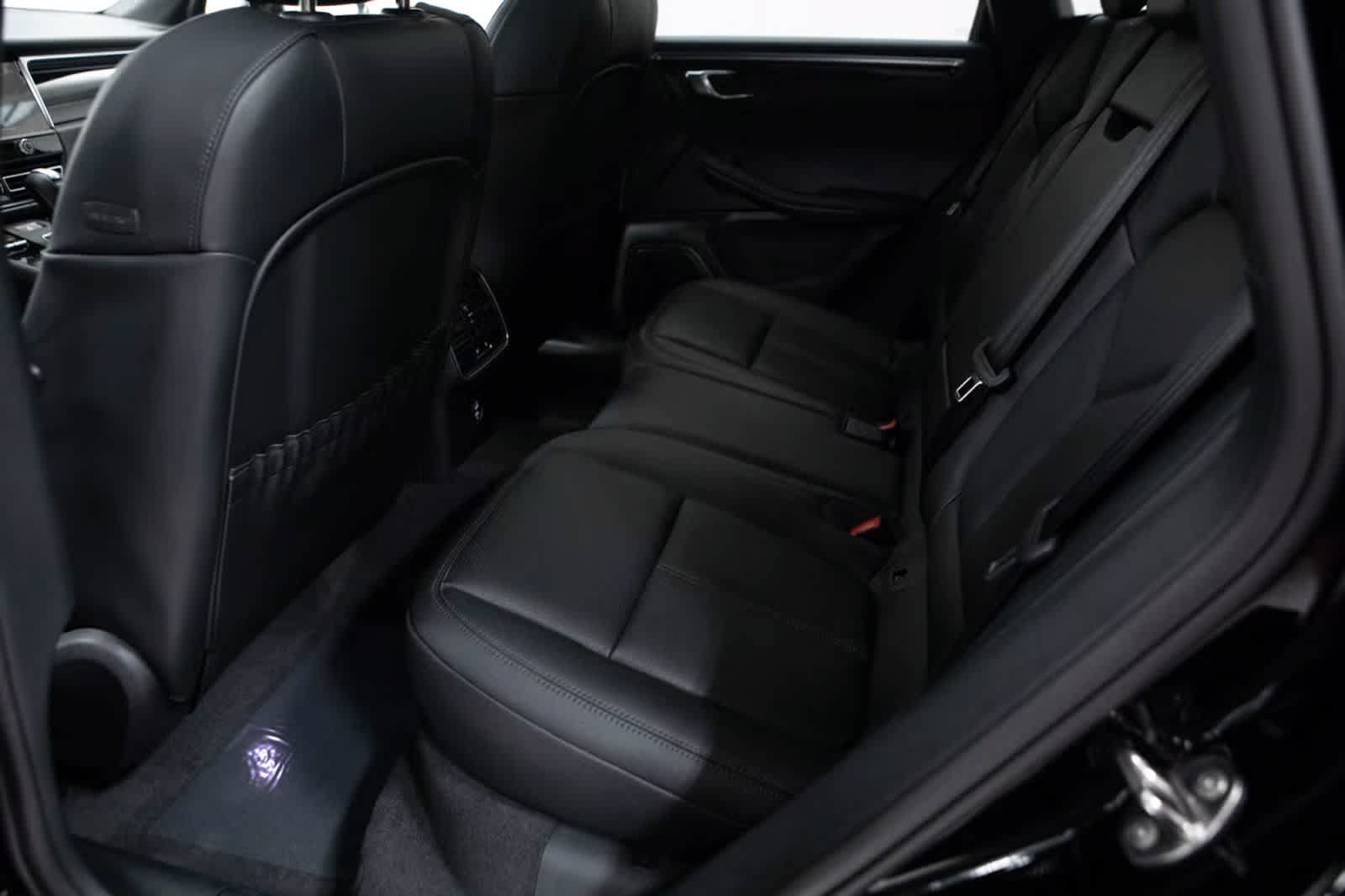 Certified 2026 Porsche Macan AWD/4WD image 35