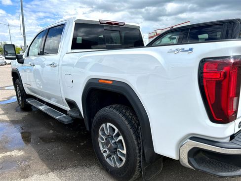 Used 2022 GMC Sierra 2500 SLT image 2