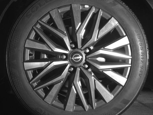 Used 2025 Nissan Altima 2.5 SV FWD image 12