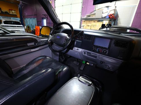 Used 2003 Ford F350 XLT image 45