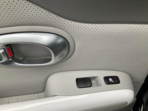 Used 2018 Kia Soul EV + w/ Sun & Fun Package image 38