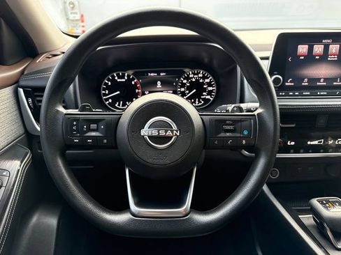 Used 2022 Nissan Rogue SV AWD/4WD image 18