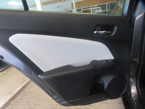 Used 2018 Toyota Prius Prime Premium FWD image 16