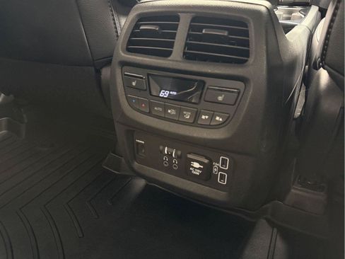Used 2021 Honda Pilot Elite image 21