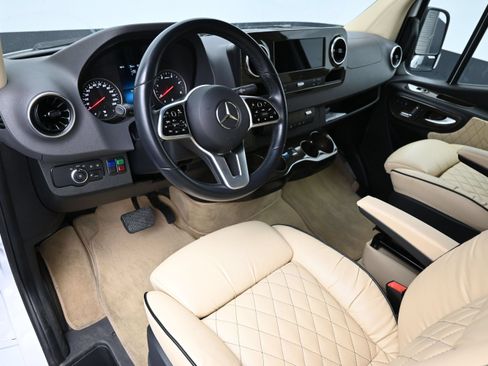 Used 2020 Mercedes-Benz Sprinter 2500 image 10