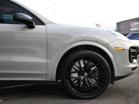 Used 2021 Porsche Cayenne Turbo AWD/4WD image 18
