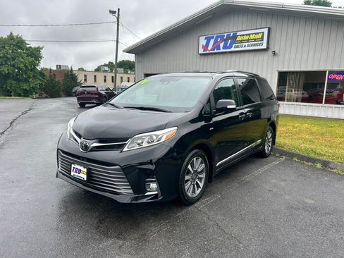 Used 2020 Toyota Sienna Limited Premium AWD/4WD image 2