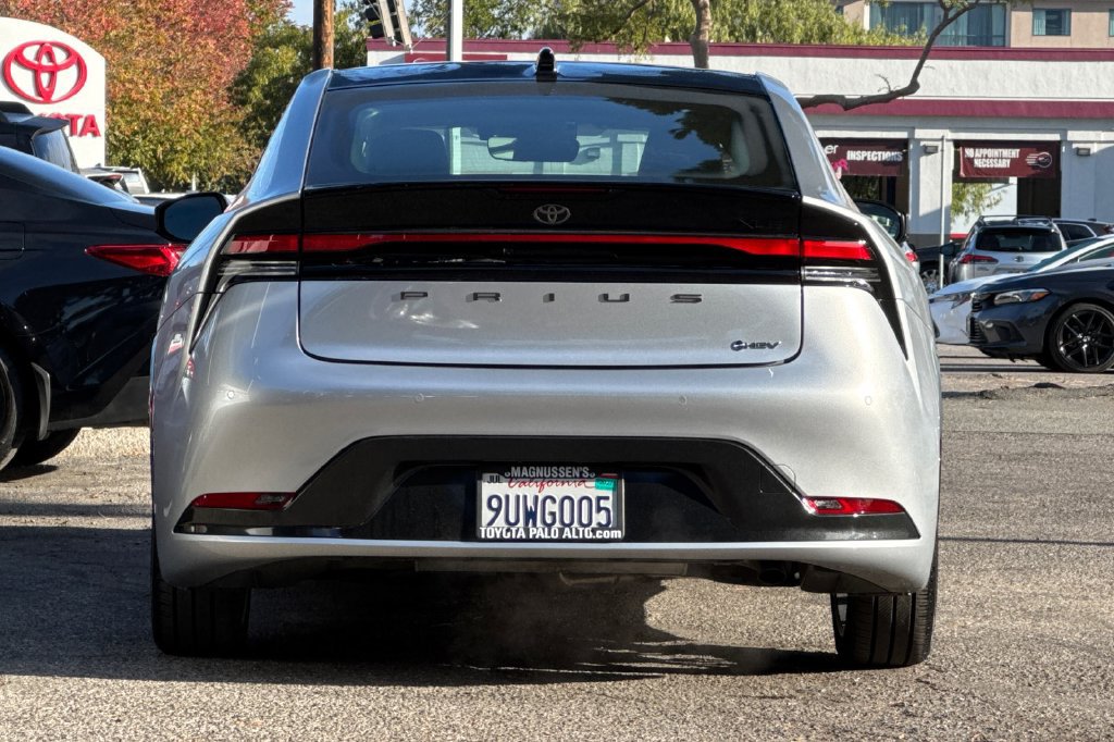 Certified 2025 Toyota Prius XLE FWD image 4
