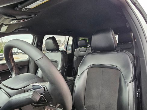 Used 2024 Jeep Grand Cherokee L Laredo image 22