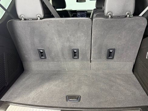 Used 2025 GMC Yukon Denali image 33