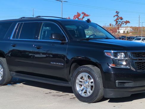 Used 2020 Chevrolet Suburban LT image 9