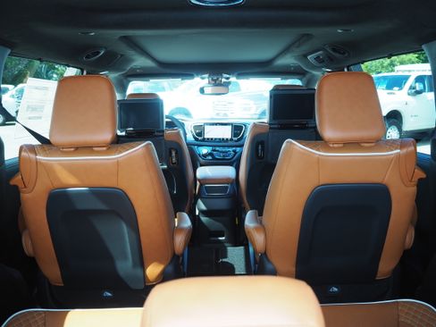 New 2026 Chrysler Pacifica Pinnacle image 11