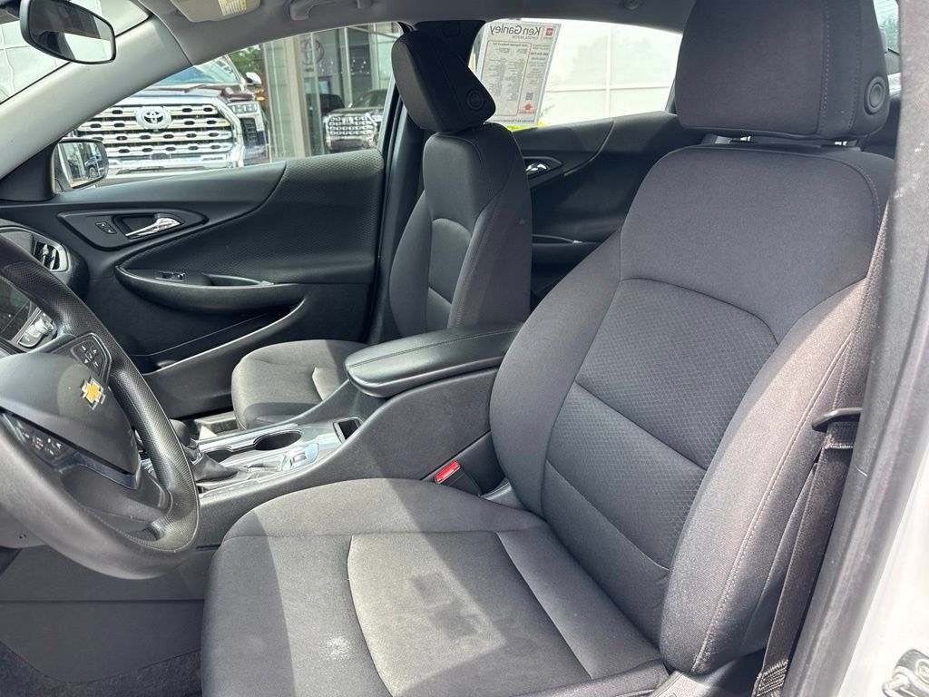 Used 2025 Chevrolet Malibu LT FWD image 12
