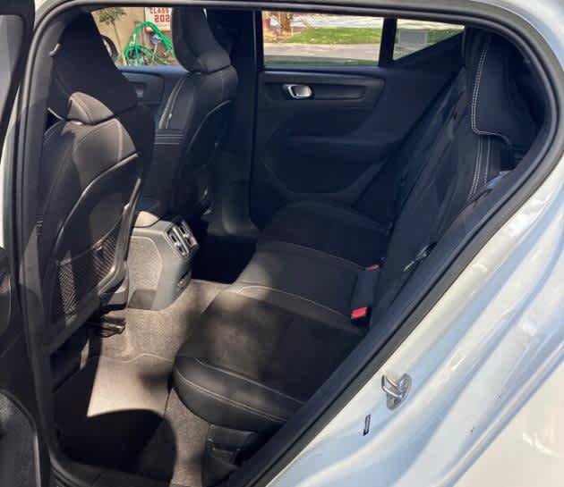 Used 2023 Volvo XC40 Recharge Ultimate AWD/4WD image 3