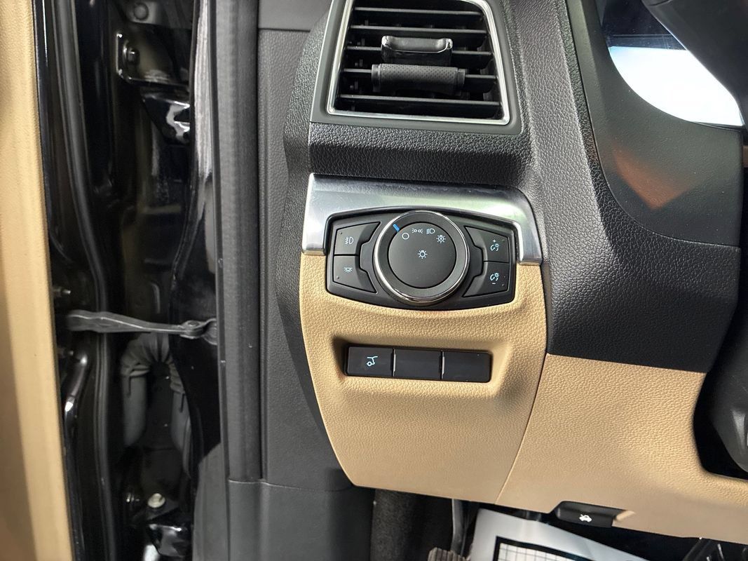Used 2017 Ford Explorer Limited w/ Equipment Group 301A AWD/4WD image 11