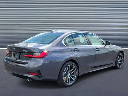 Used 2022 BMW 330i Sedan w/ Convenience Package RWD image 3