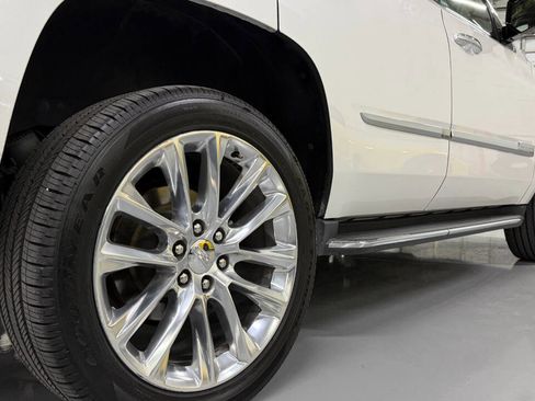 Used 2020 Cadillac Escalade Luxury image 8