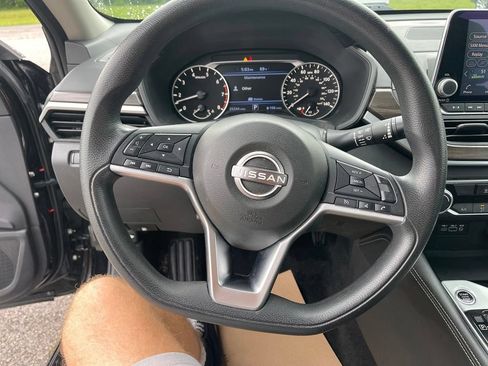 Used 2023 Nissan Altima 2.5 SV AWD/4WD image 10