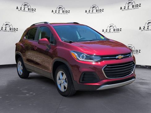 Used 2022 Chevrolet Trax LT w/ LT Convenience Package AWD/4WD image 1